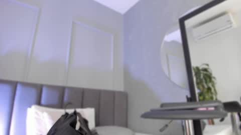 Snapshot of pollybabe_ chatting on 09/17/25, 10:39 POLLY online show from 09/17/25, 10:39