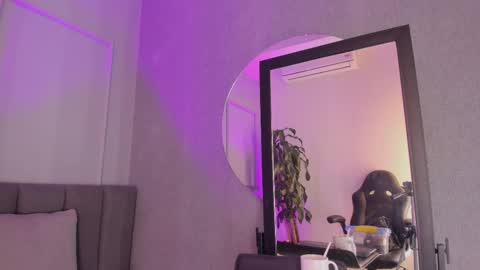 Snapshot of pollybabe_ chatting on 10/21/25, 10:38 POLLY online show from 10/21/25, 10:38