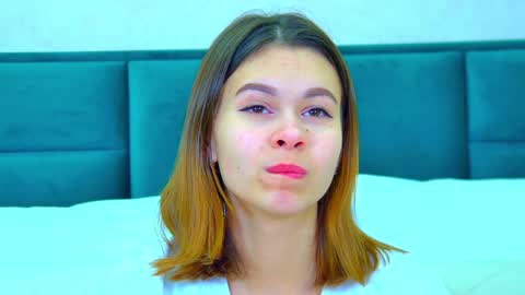 Snapshot of pollylanders chatting on 01/13/25, 06:27 Polly online show from 01/13/25, 06:27