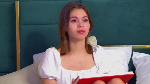 Polly online show from 02/25/25, 01:41