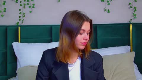 Polly online show from 03/10/25, 12:18