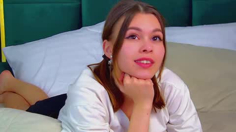 Polly online show from 03/11/25, 04:32