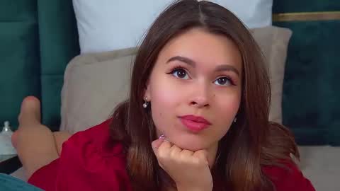 Snapshot of pollylanders chatting on 11/12/25, 07:09 Polly online show from 11/12/25, 07:09