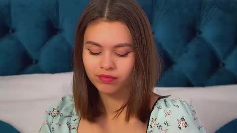 Snapshot of pollylanders chatting on 11/19/25, 08:58 Polly online show from 11/19/25, 08:58