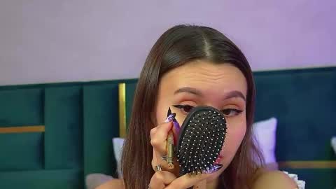 Snapshot of pollylanders chatting on 11/26/25, 06:47 Polly online show from 11/26/25, 06:47