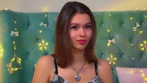 Snapshot of pollylanders chatting on 12/01/25, 08:03 Polly online show from 12/01/25, 08:03