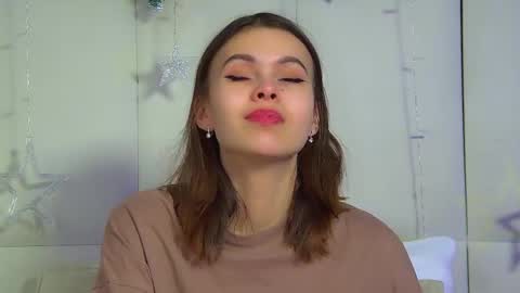 Snapshot of pollylanders chatting on 12/14/25, 06:23 Polly online show from 12/14/25, 06:23