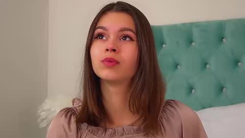 Snapshot of pollylanders chatting on 02/01/26, 07:12 Polly online show from 02/01/26, 07:12