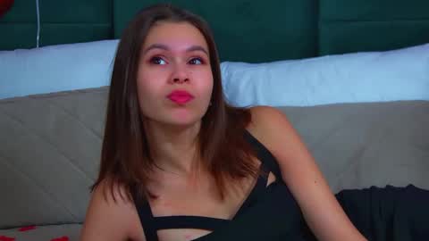 Snapshot of pollylanders chatting on 02/12/26, 06:36 Polly online show from 02/12/26, 06:36