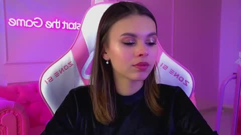 Snapshot of pollylanders chatting on 03/06/26, 07:43 Polly online show from 03/06/26, 07:43