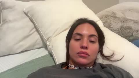 Snapshot of pollyyypocket chatting on 11/16/25, 05:46 Polly Pocket online show from 11/16/25, 05:46