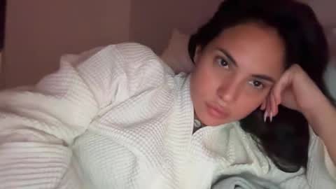 Snapshot of pollyyypocket chatting on 12/01/25, 08:08 Polly Pocket online show from 12/01/25, 08:08