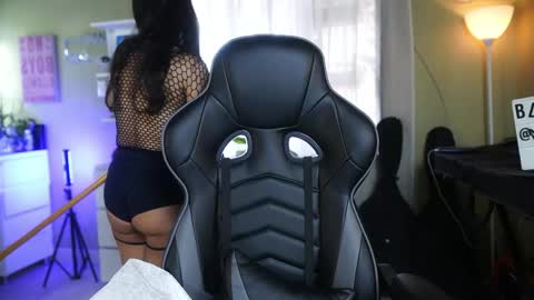  - Help me Reach 100 thumbs up  online show from 03/18/26, 04:21