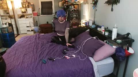 Snapshot of polycircus chatting on 11/23/25, 05:40 PolyCircus online show from 11/23/25, 05:40