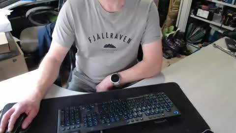 Snapshot of poodledude chatting on 04/01/26, 12:17 Dave online show from 04/01/26, 12:17