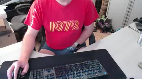 Snapshot of poodledude chatting on 04/02/26, 12:03 Dave online show from 04/02/26, 12:03