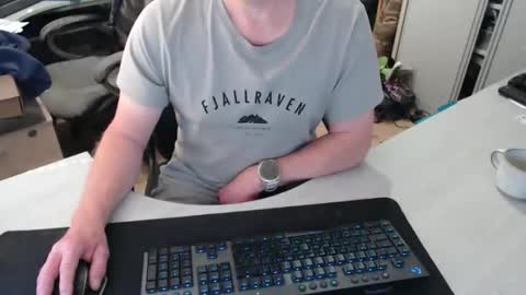 Snapshot of poodledude chatting on 04/08/26, 11:54 Dave online show from 04/08/26, 11:54