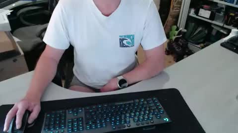 Snapshot of poodledude chatting on 04/14/26, 01:17 Dave online show from 04/14/26, 01:17