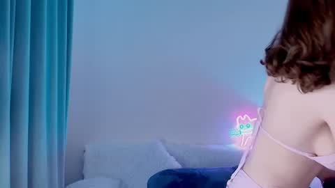 Snapshot of poompoompeach_ chatting on 06/25/26, 06:51 Alice online show from 06/25/26, 06:51