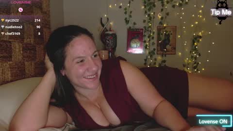 Snapshot of pooncahantits chatting on 10/02/25, 12:06 Emily at Home online show from 10/02/25, 12:06