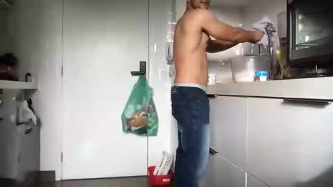 Snapshot of poormanbr chatting on 10/19/25, 07:36 poormanbr online show from 10/19/25, 07:36