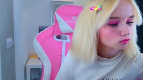 Snapshot of popjenny chatting on 04/13/26, 09:26 Hi Daddy Im Jane online show from 04/13/26, 09:26