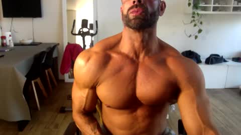 Snapshot of popopo00 chatting on 12/03/25, 10:46 popopo0 online show from 12/03/25, 10:46