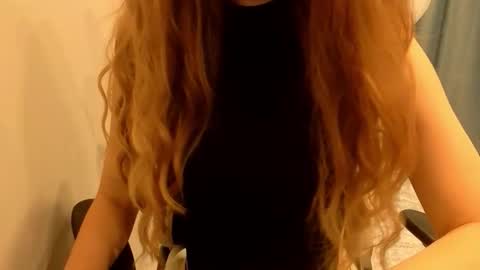 Snapshot of poppybloopy chatting on 10/04/25, 06:39 April online show from 10/04/25, 06:39