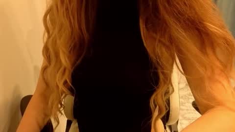 Snapshot of poppybloopy chatting on 10/05/25, 06:17 April online show from 10/05/25, 06:17