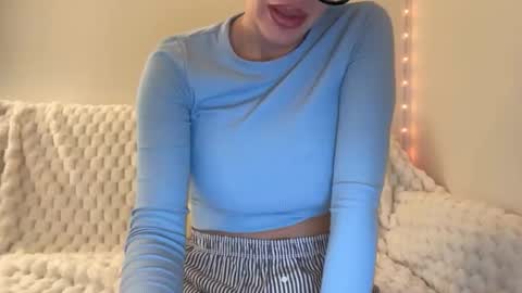 Snapshot of poppyknox chatting on 11/14/25, 12:53 Poppy Knox online show from 11/14/25, 12:53