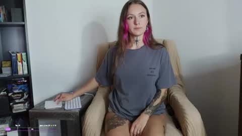 Snapshot of poppyquinn chatting on 06/20/26, 01:52 PoppyQuinn online show from 06/20/26, 01:52