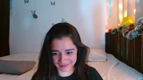 Snapshot of porcelainlux chatting on 01/04/25, 06:30 porcelainlux online show from 01/04/25, 06:30