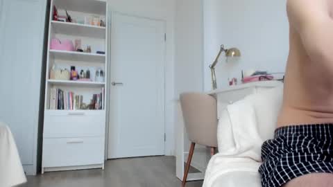 Snapshot of pornra chatting on 12/04/25, 12:14 Bella online show from 12/04/25, 12:14