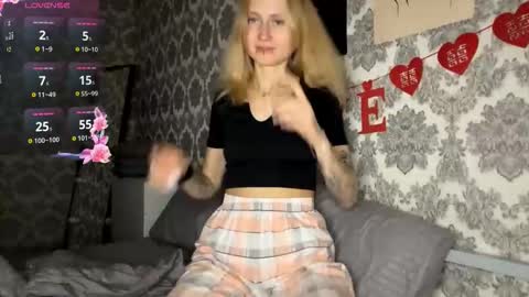  HERES SILVIA AND OlIVIA  WELCOME EVERYONE LOVENSE DOMI REACT TO YOUR TIPS LETS MAKE A GREAT SHOW TOGETHER  online show from 09/29/25, 03:39