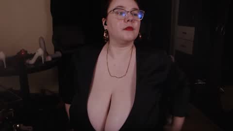 Snapshot of posh_mistress chatting on 12/17/24, 03:06 PoshMistres    online show from 12/17/24, 03:06