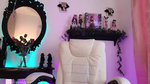 Anna Goth independient model online show from 10/31/25, 10:33