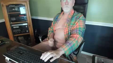 Snapshot of poundinmycock4u chatting on 04/17/26, 11:24 PoundinMyCock4U online show from 04/17/26, 11:24