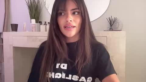 Snapshot of poutyselena chatting on 10/22/25, 11:37 Selena online show from 10/22/25, 11:37