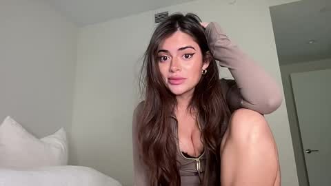 Snapshot of poutyselena chatting on 04/09/26, 10:15 Selena online show from 04/09/26, 10:15