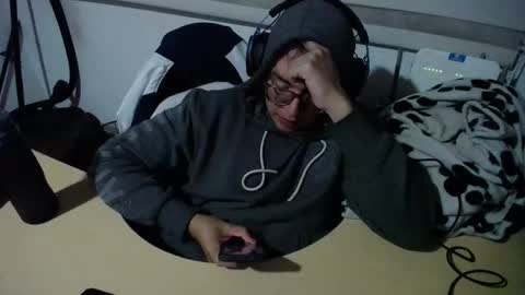 Snapshot of powerfulzeus2 chatting on 09/20/25, 06:36 powerfulzeus2 online show from 09/20/25, 06:36