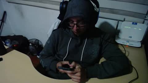 Snapshot of powerfulzeus2 chatting on 09/24/25, 03:10 powerfulzeus2 online show from 09/24/25, 03:10