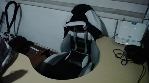 Snapshot of powerfulzeus2 chatting on 09/25/25, 02:15 powerfulzeus2 online show from 09/25/25, 02:15