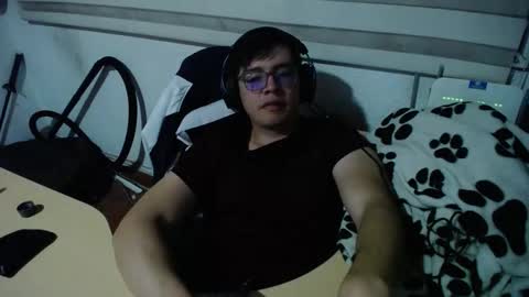 Snapshot of powerfulzeus2 chatting on 10/01/25, 02:28 powerfulzeus2 online show from 10/01/25, 02:28