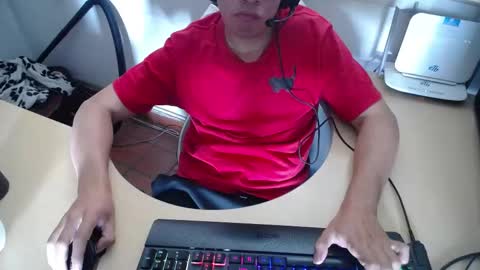 Snapshot of powerfulzeus2 chatting on 10/04/25, 08:18 powerfulzeus2 online show from 10/04/25, 08:18