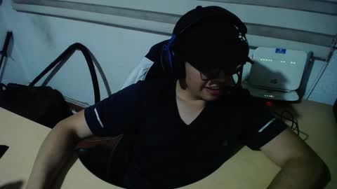 Snapshot of powerfulzeus2 chatting on 10/08/25, 01:36 powerfulzeus2 online show from 10/08/25, 01:36