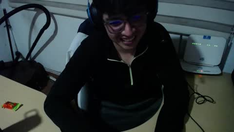 Snapshot of powerfulzeus2 chatting on 10/10/25, 02:32 powerfulzeus2 online show from 10/10/25, 02:32