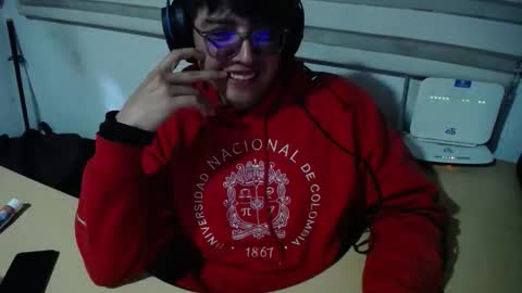 Snapshot of powerfulzeus2 chatting on 10/11/25, 02:00 powerfulzeus2 online show from 10/11/25, 02:00