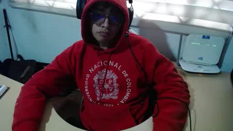 Snapshot of powerfulzeus2 chatting on 10/13/25, 06:41 powerfulzeus2 online show from 10/13/25, 06:41