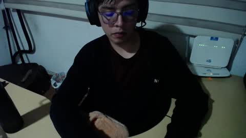 Snapshot of powerfulzeus2 chatting on 10/15/25, 02:33 powerfulzeus2 online show from 10/15/25, 02:33