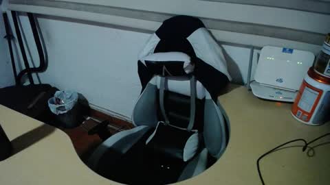 Snapshot of powerfulzeus2 chatting on 10/20/25, 02:01 powerfulzeus2 online show from 10/20/25, 02:01